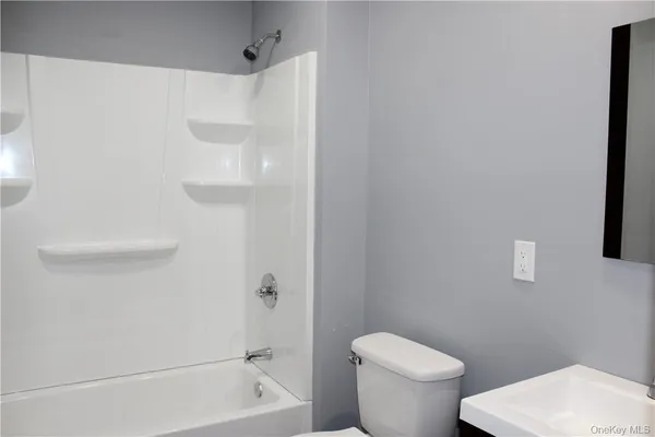 $1,850 | 3144 Rte 9W, Unit 3, New Windsor, NY 12553