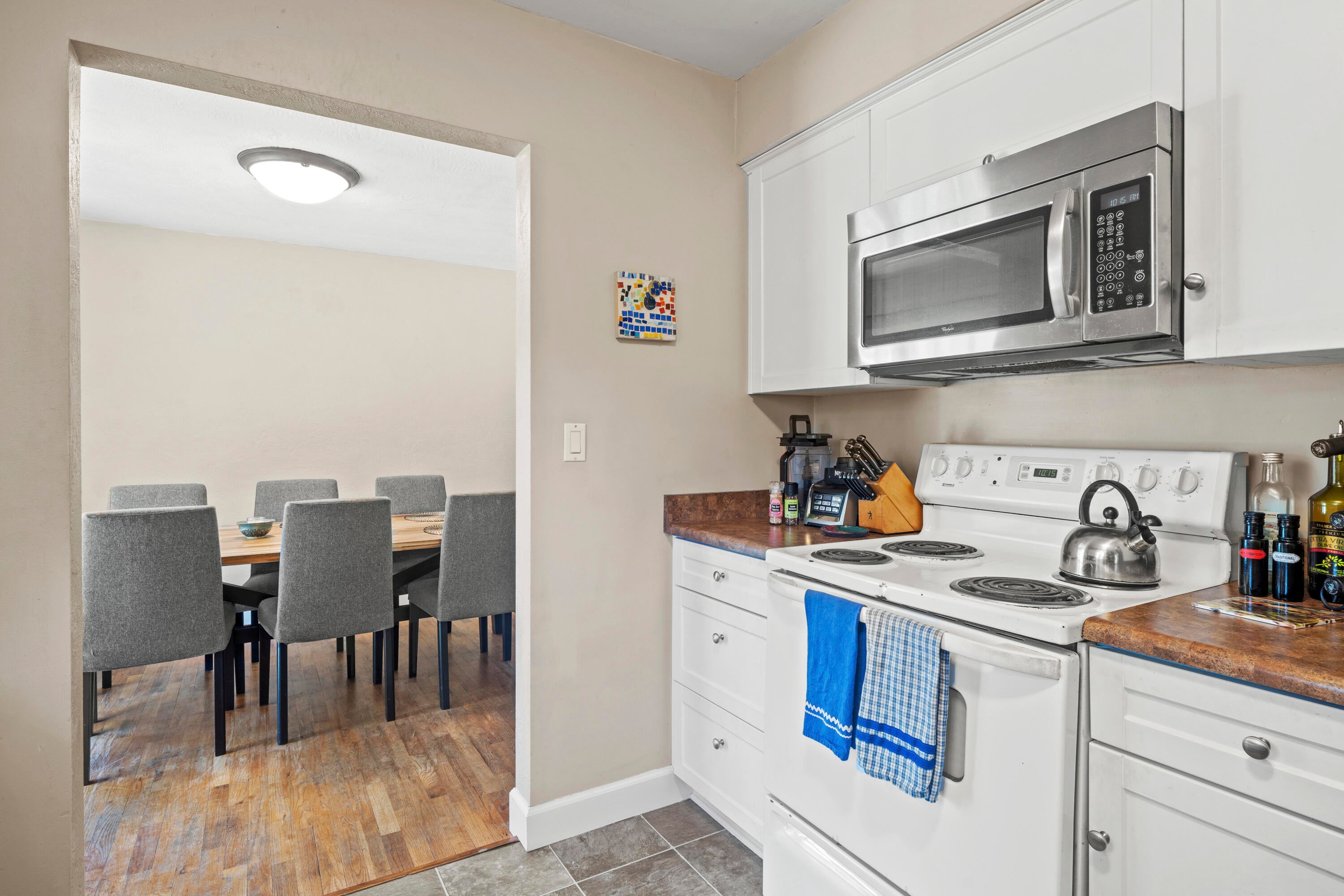 2116 Crestbrook Road Medford, OR 97504 - Photo 10 of 26 Kitchen with view of dining room