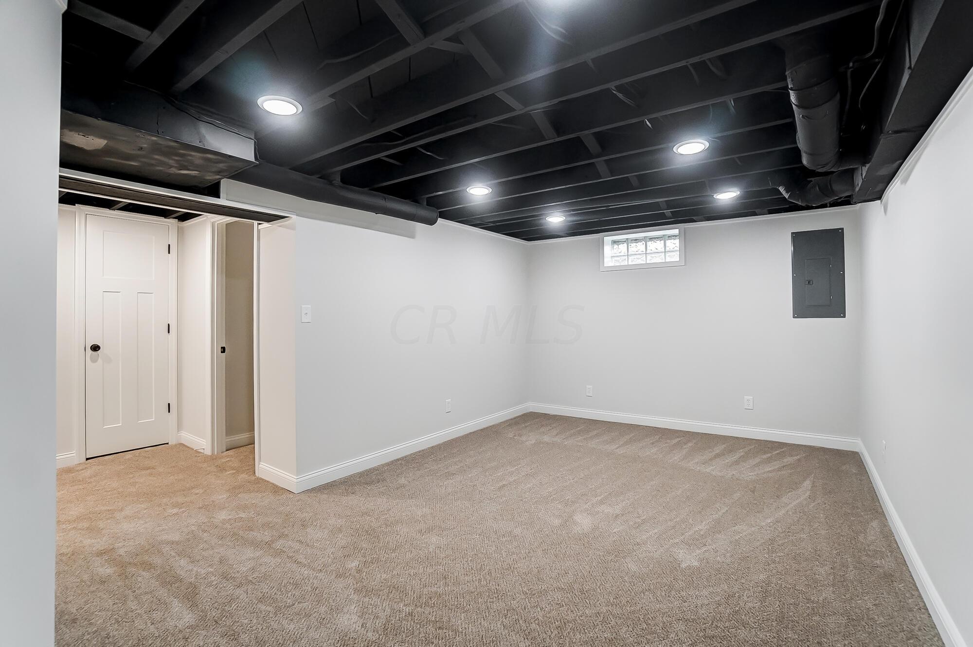 2166 Edgevale Road Columbus, OH 43221 - Photo 23 of 34 032