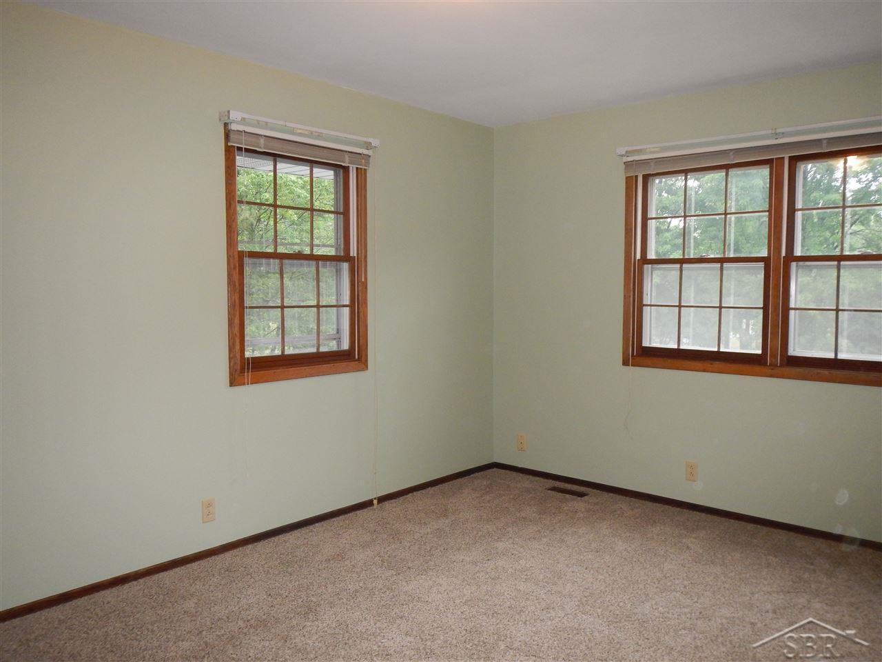 2143 South Graham Road Saginaw, MI 48609 - Photo 15 of 31 Bedroom 1