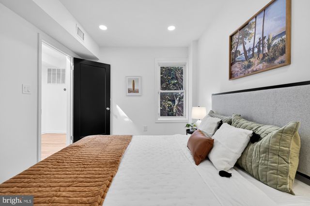 $825,000 | 235 14th Street Southeast, Washington, DC 20003