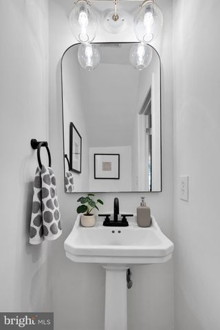 $825,000 | 235 14th Street Southeast, Washington, DC 20003