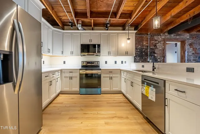 $2,815 | 453 East Main Street, Unit 700, Kingsport, TN 37660