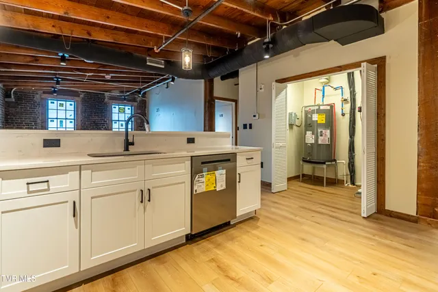 $2,815 | 453 East Main Street, Unit 700, Kingsport, TN 37660