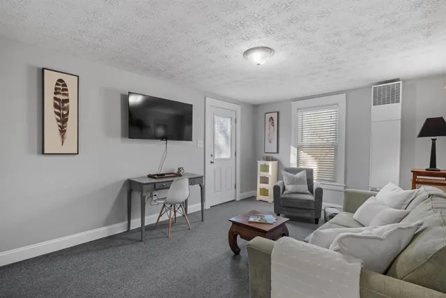 $2,550 | 65 South Elm Street, Unit 4, Manchester, NH 03103