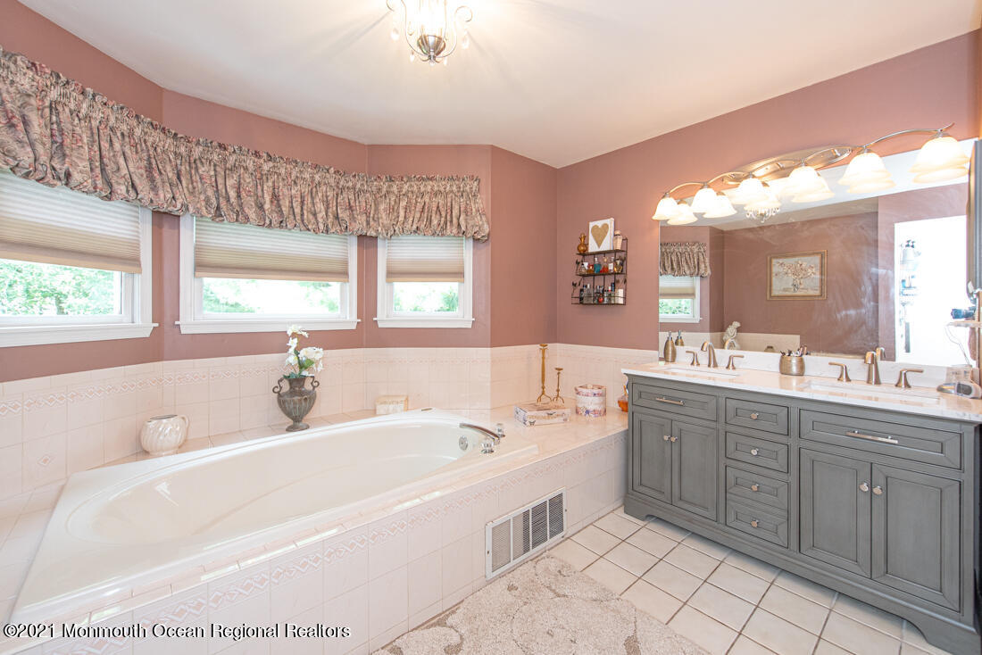 164 Ely Harmony Road Freehold, NJ 07728 - Photo 25 of 48 En Suite BA