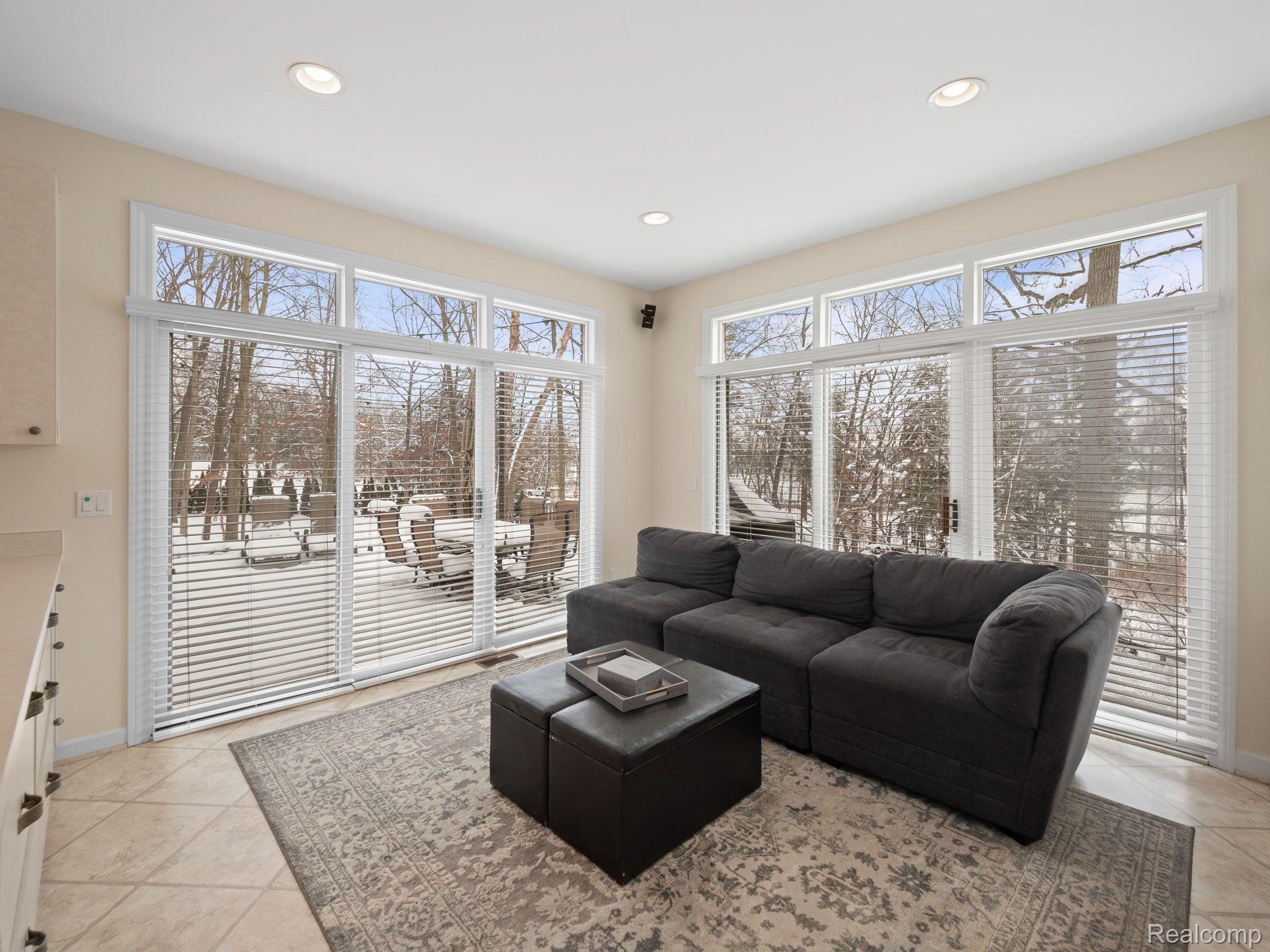 4880 Dow Ridge Road West Bloomfield, MI 48324 - Photo 15 of 34 Gallery Image 15