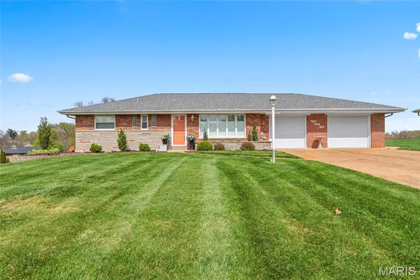 $335,000 | 839 Meadow Acres Lane, St. Louis, MO 63125