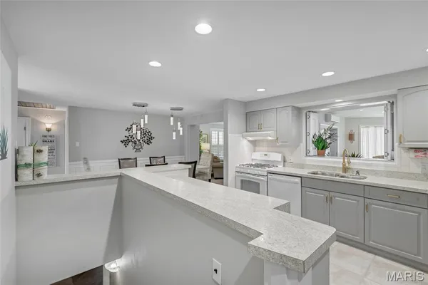 $335,000 | 839 Meadow Acres Lane, St. Louis, MO 63125