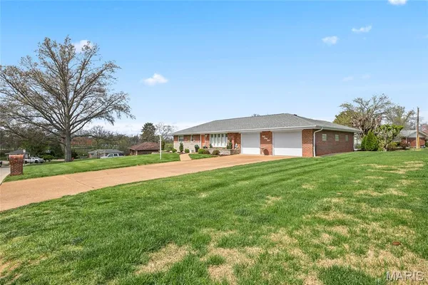 $335,000 | 839 Meadow Acres Lane, St. Louis, MO 63125