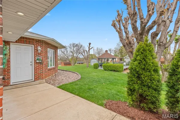 $335,000 | 839 Meadow Acres Lane, St. Louis, MO 63125