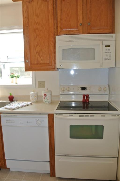 Dishwasher and electric stove, oak cabinets