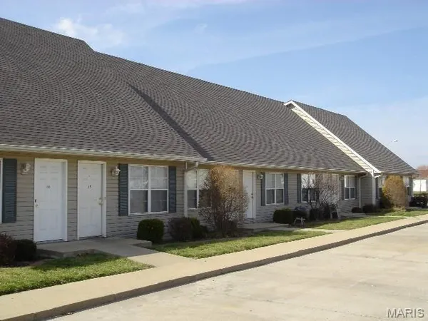 $1,295 | 471 Ponderosa Avenue, Unit 11, O'Fallon, IL 62269