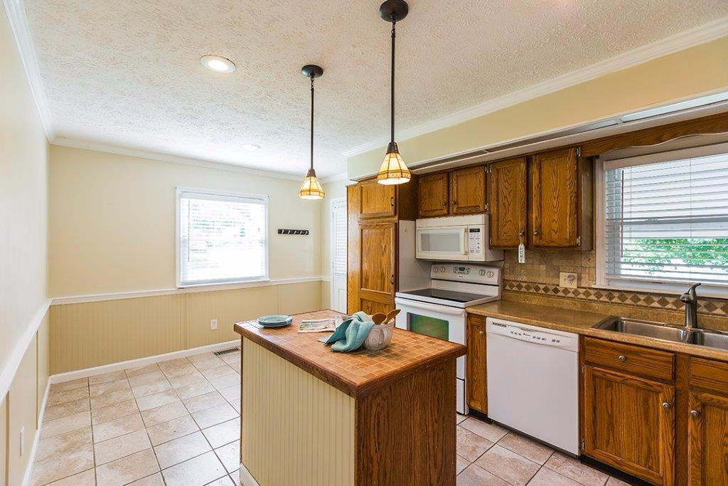 874 Honeysuckle Road Lexington, KY 40504 - Photo 9 of 26 Photo 9