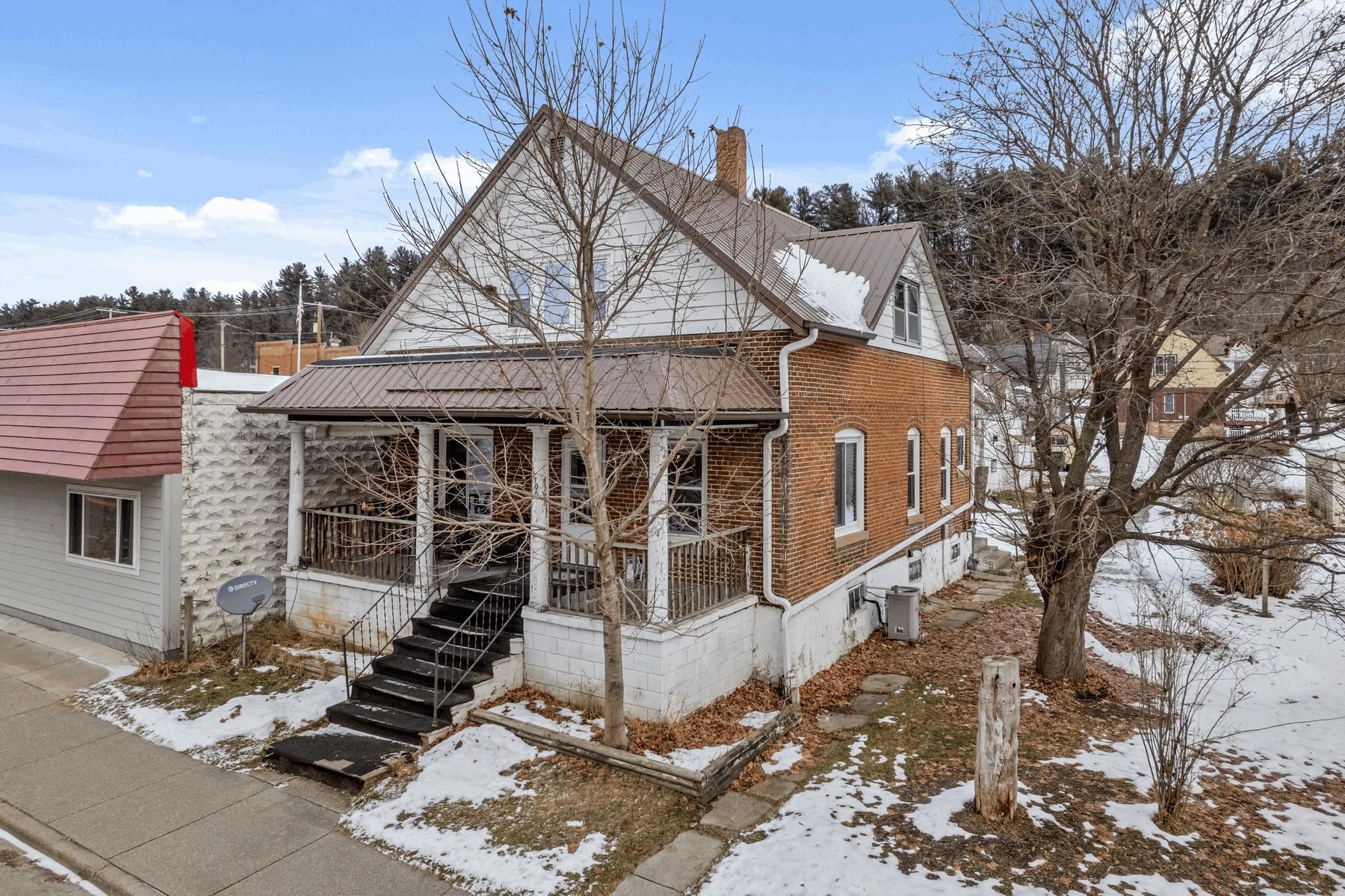 104 Center Street Wonewoc, WI 53968 - Photo 1 of 27