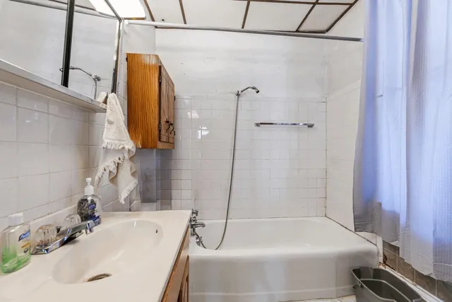 $1 | 104 Center Street, Wonewoc, WI 53968