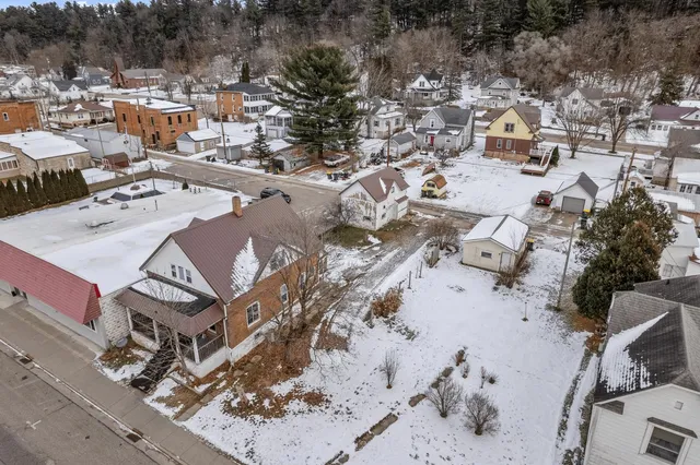 $1 | 104 Center Street, Wonewoc, WI 53968