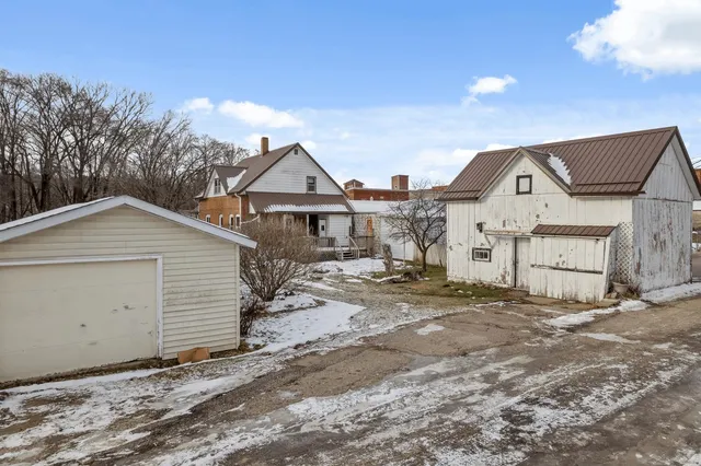 $1 | 104 Center Street, Wonewoc, WI 53968