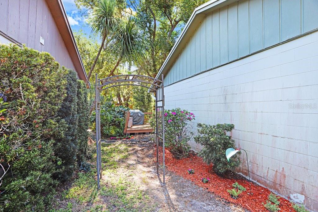 14931 Old Pointe Road Tampa, FL 33613 - Photo 19 of 26