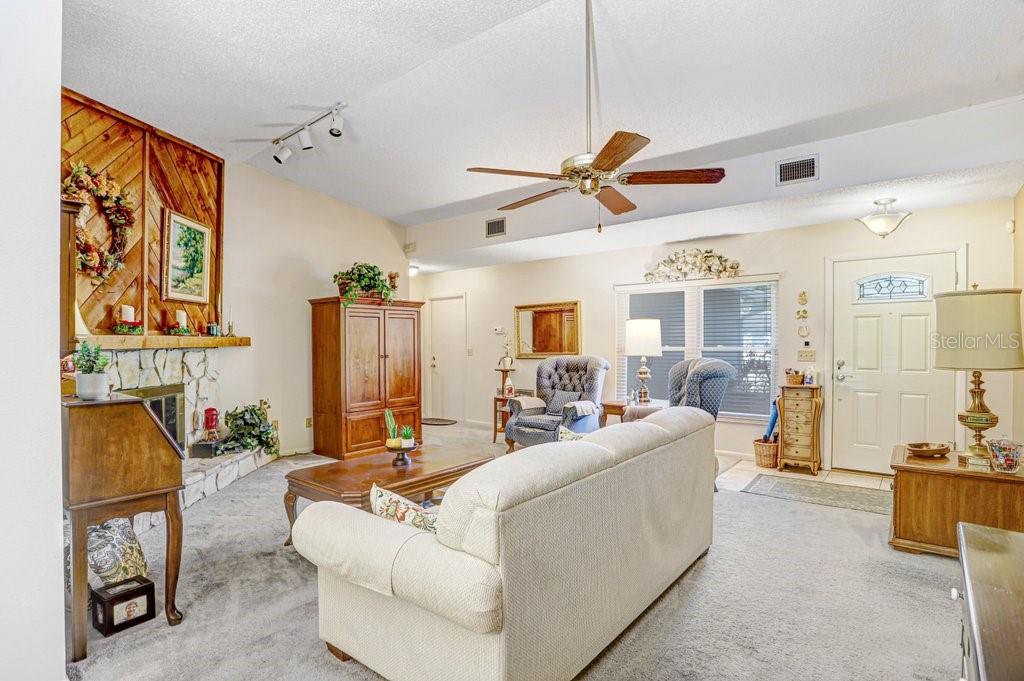 14931 Old Pointe Road Tampa, FL 33613 - Photo 5 of 26