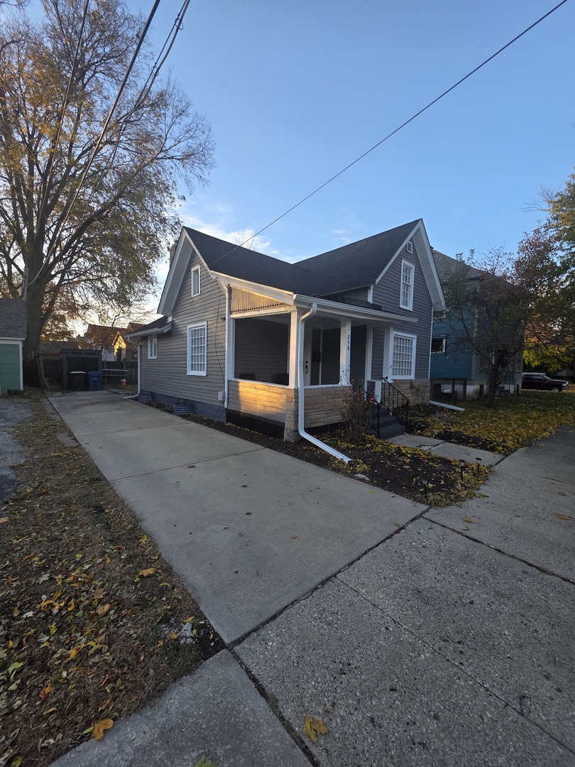310 North Chestnut Street Aurora, IL 60506 - Photo 2 of 4 a front view of a house with a yard