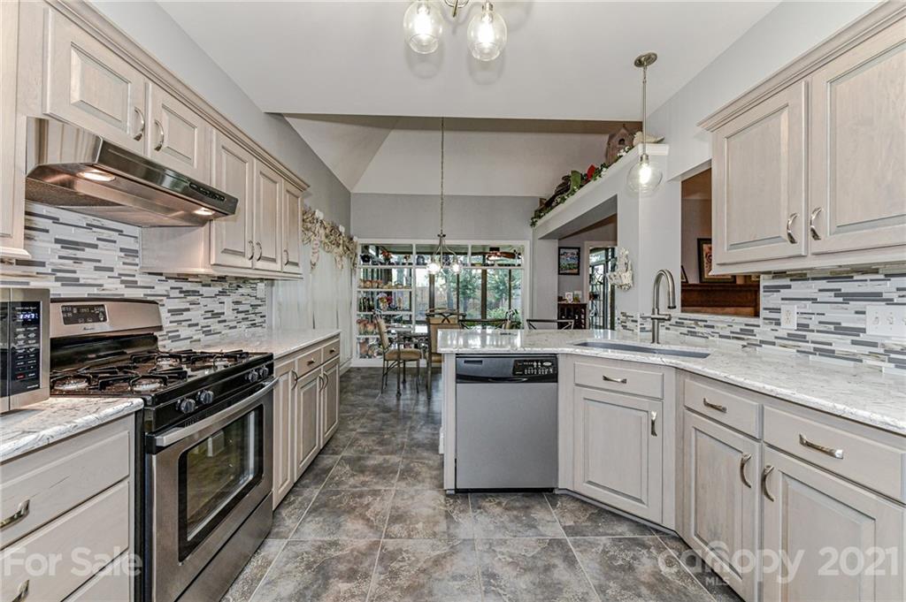 8119 Stevens Mill Road Matthews, NC 28104 - Photo 13 of 37 Gallery Image 13
