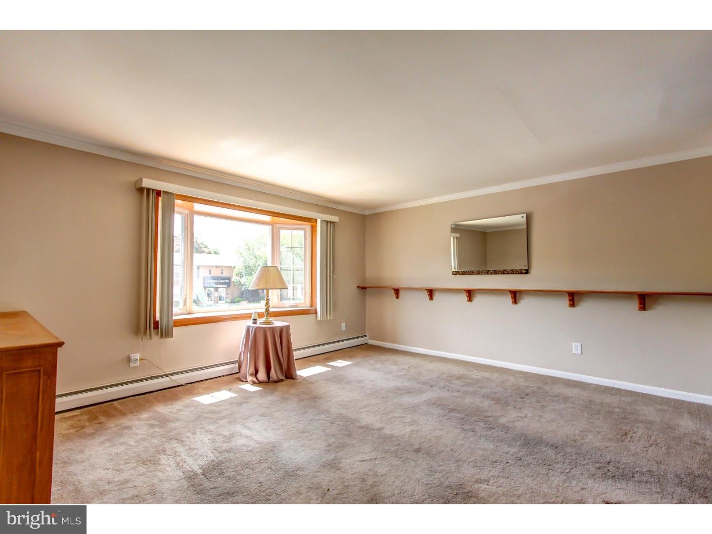 10840 East Keswick Road Philadelphia, PA 19154 - Photo 2 of 18 Living Room