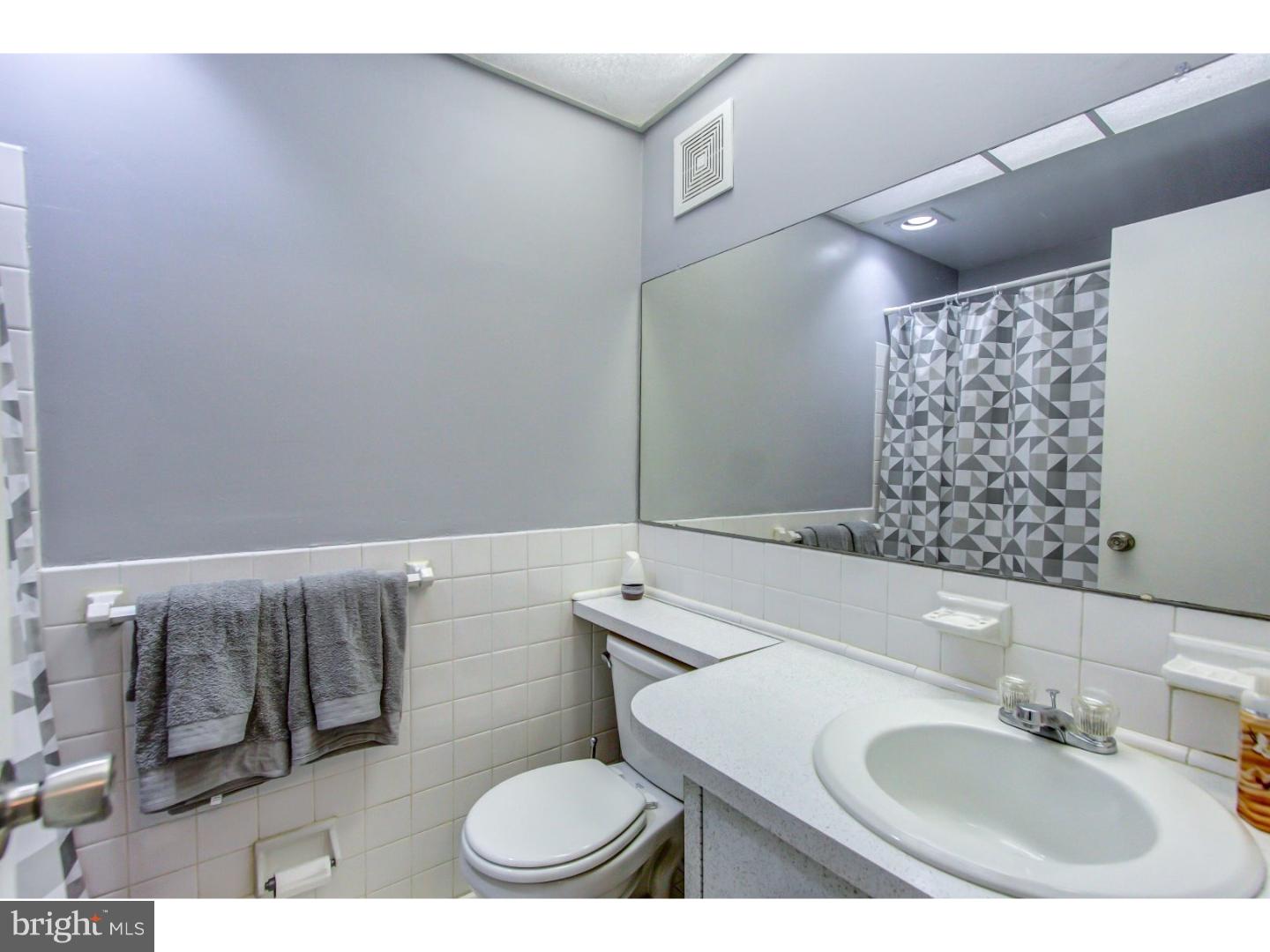 10840 East Keswick Road Philadelphia, PA 19154 - Photo 11 of 18 Bathroom