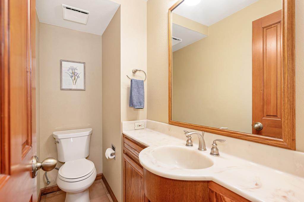 29082 Ridge View Road Foresthill, CA 95631 - Photo 33 of 78 a bathroom with a toilet sink and mirror