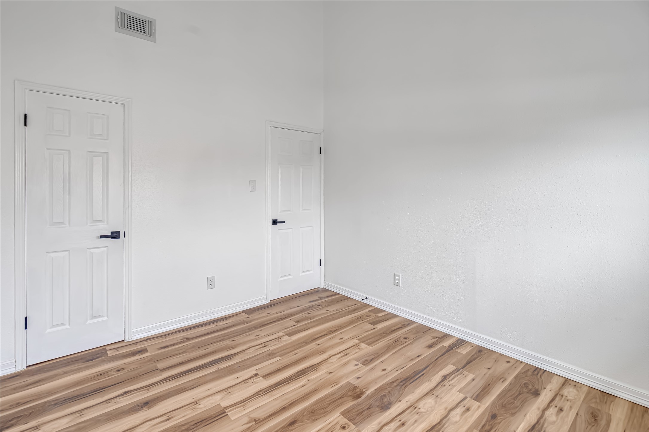12426 North Rachlin Circle Houston, TX 77071 - Photo 19 of 31 a view of room with wooden floor