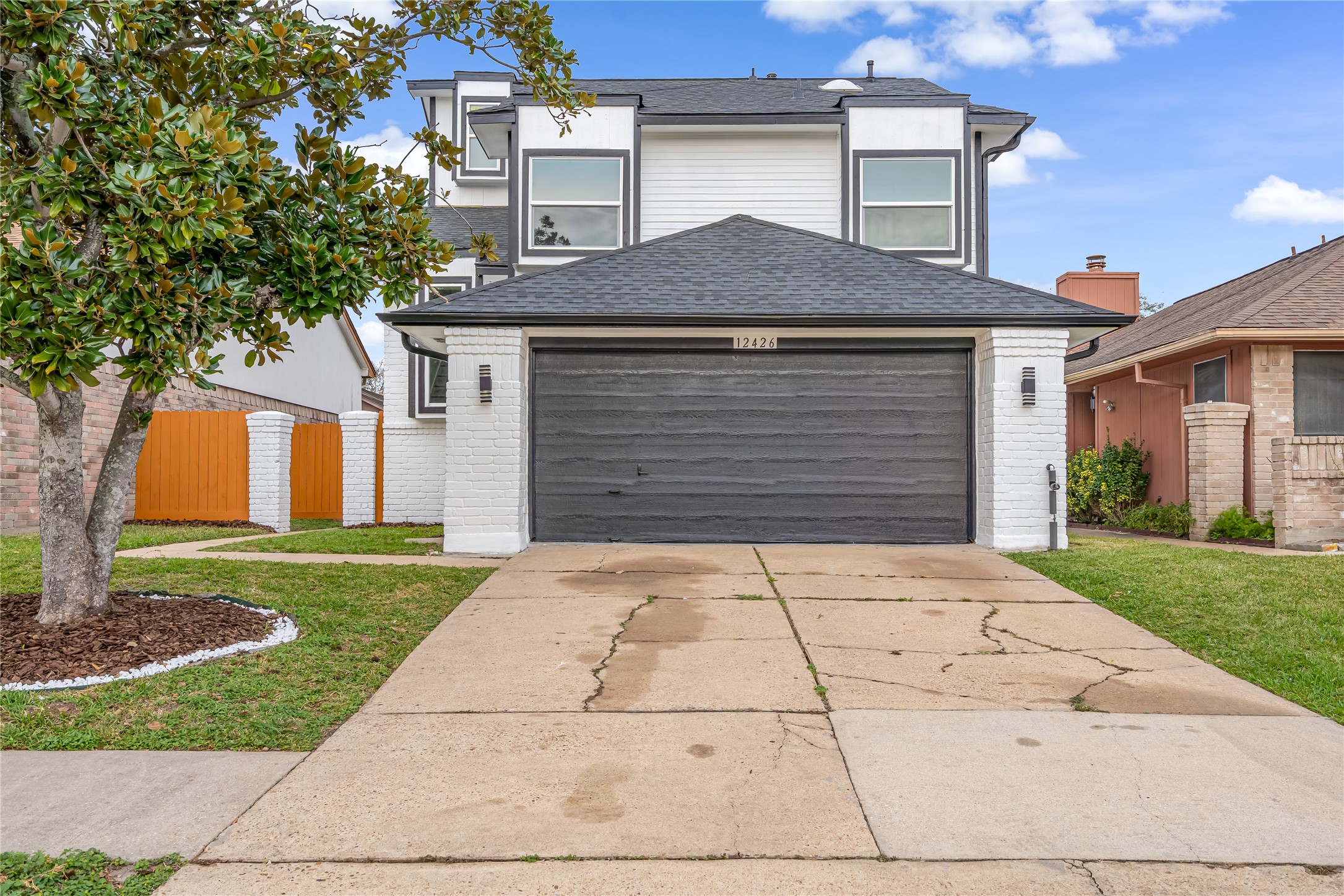 12426 North Rachlin Circle Houston, TX 77071 - Photo 4 of 31 a front view of a house with a garden