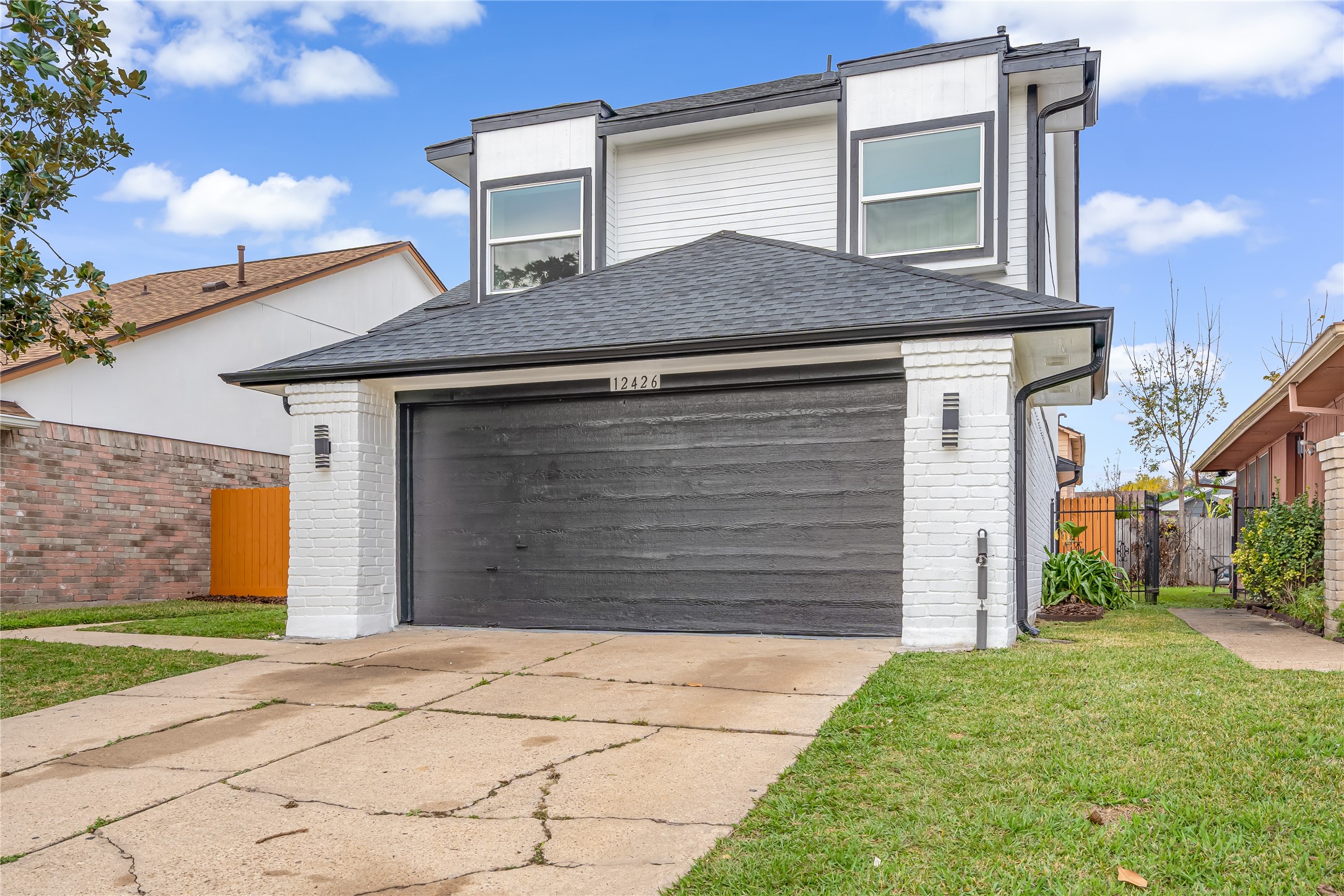 12426 North Rachlin Circle Houston, TX 77071 - Photo 5 of 31 a house view with a outdoor space