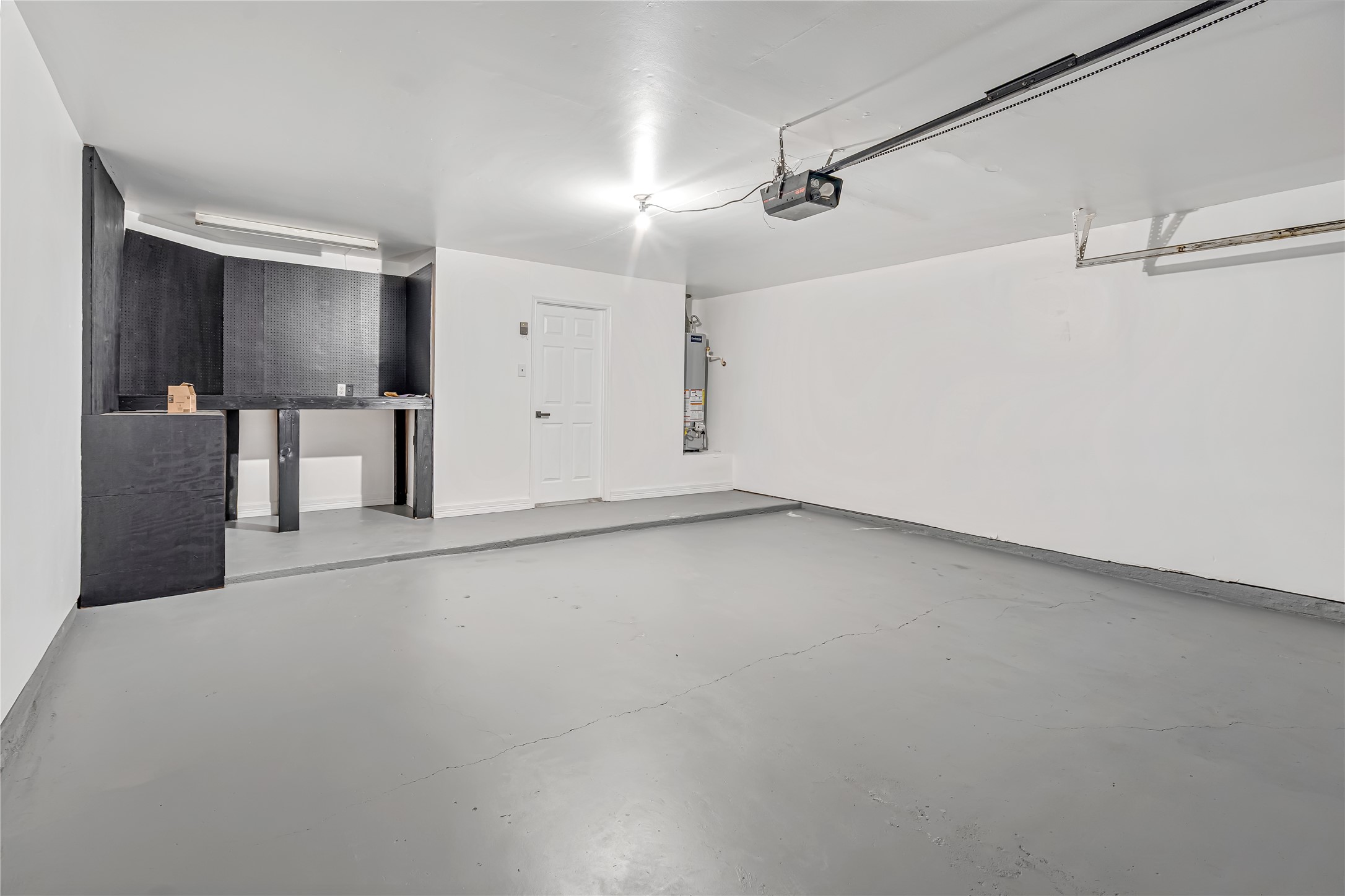 12426 North Rachlin Circle Houston, TX 77071 - Photo 7 of 31 a view of a room with a hallway