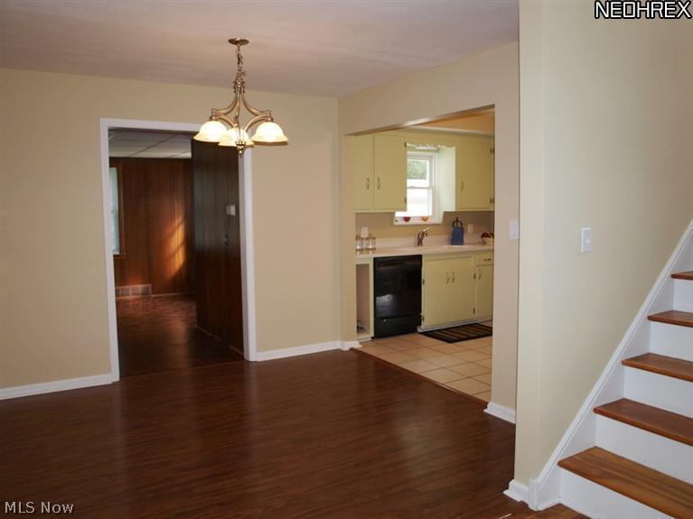 1577 Wood Road Cleveland, OH 44121 - Photo 5 of 25 Dining Area