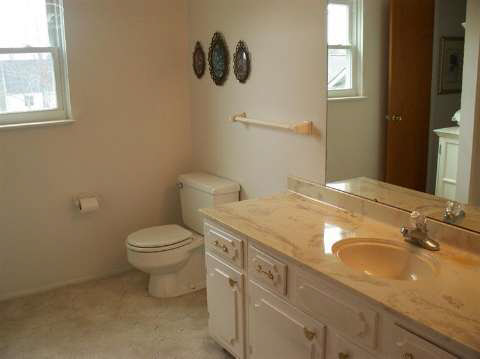 4355 South Linden Road Flint, MI 48507 - Photo 6 of 11 20399595-5.JPG