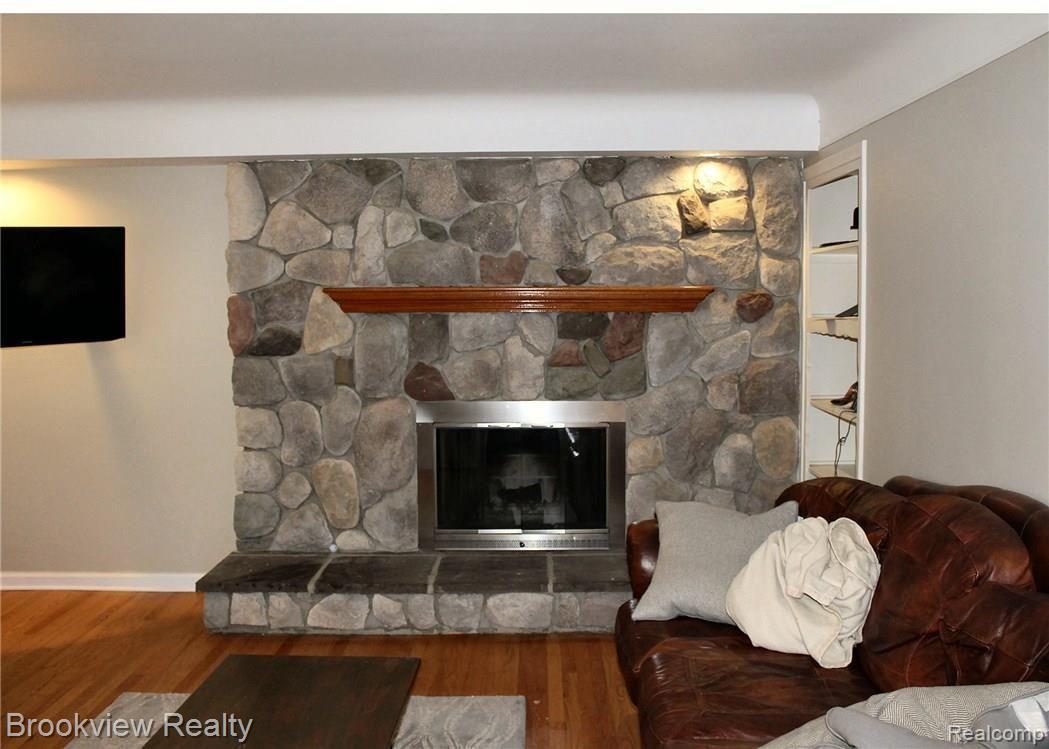 306 Benjamin Street Romeo, MI 48065 - Photo 8 of 15 living-rm-v3a.jpg
