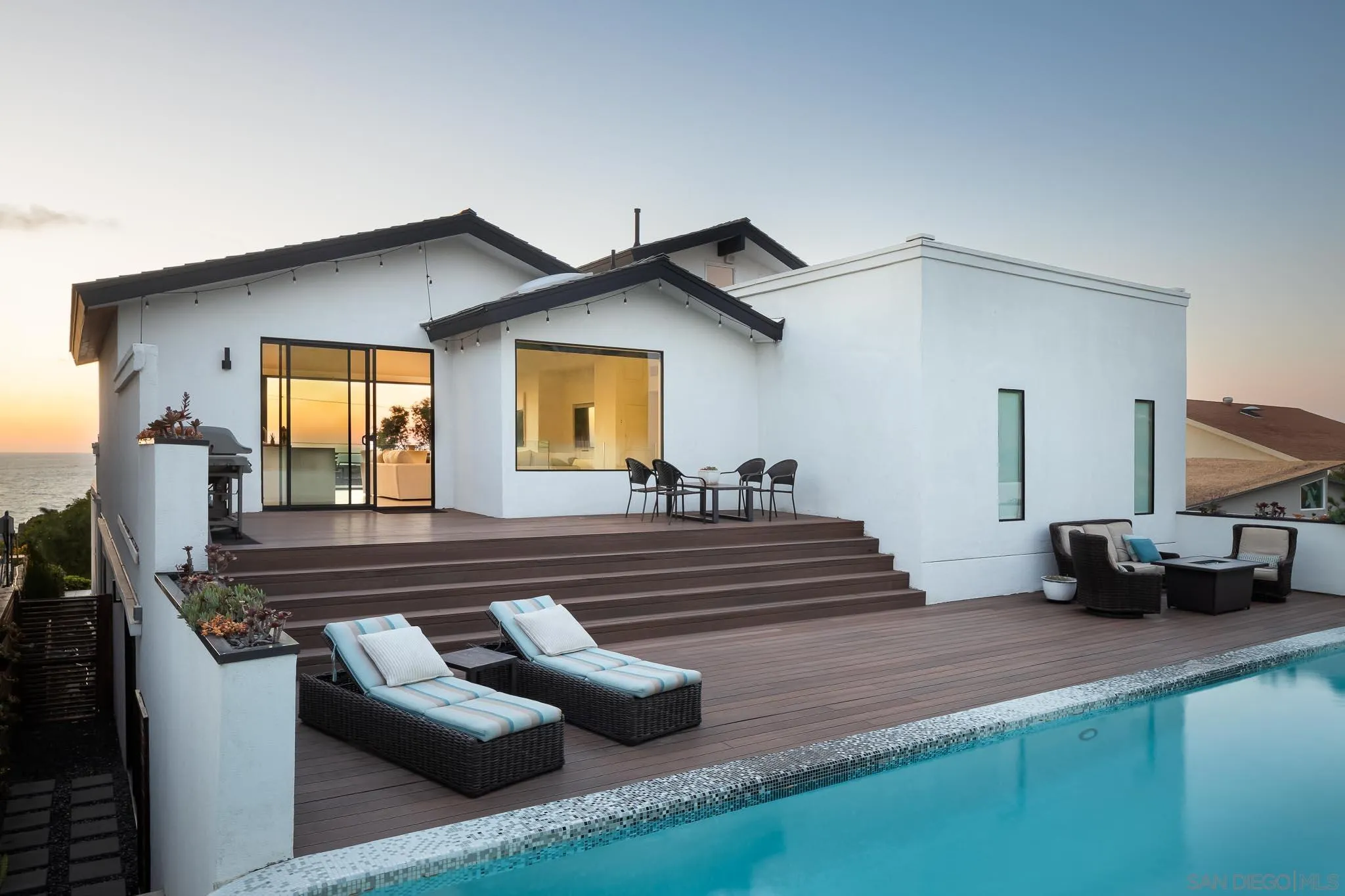 949 Cornish Drive San Diego, CA 92107 - Photo 21 of 28 a view of entryway and hall