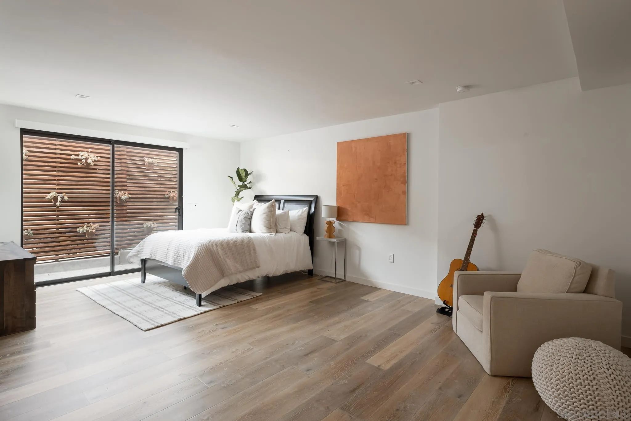 949 Cornish Drive San Diego, CA 92107 - Photo 25 of 28 a bed room with a bed and a couch