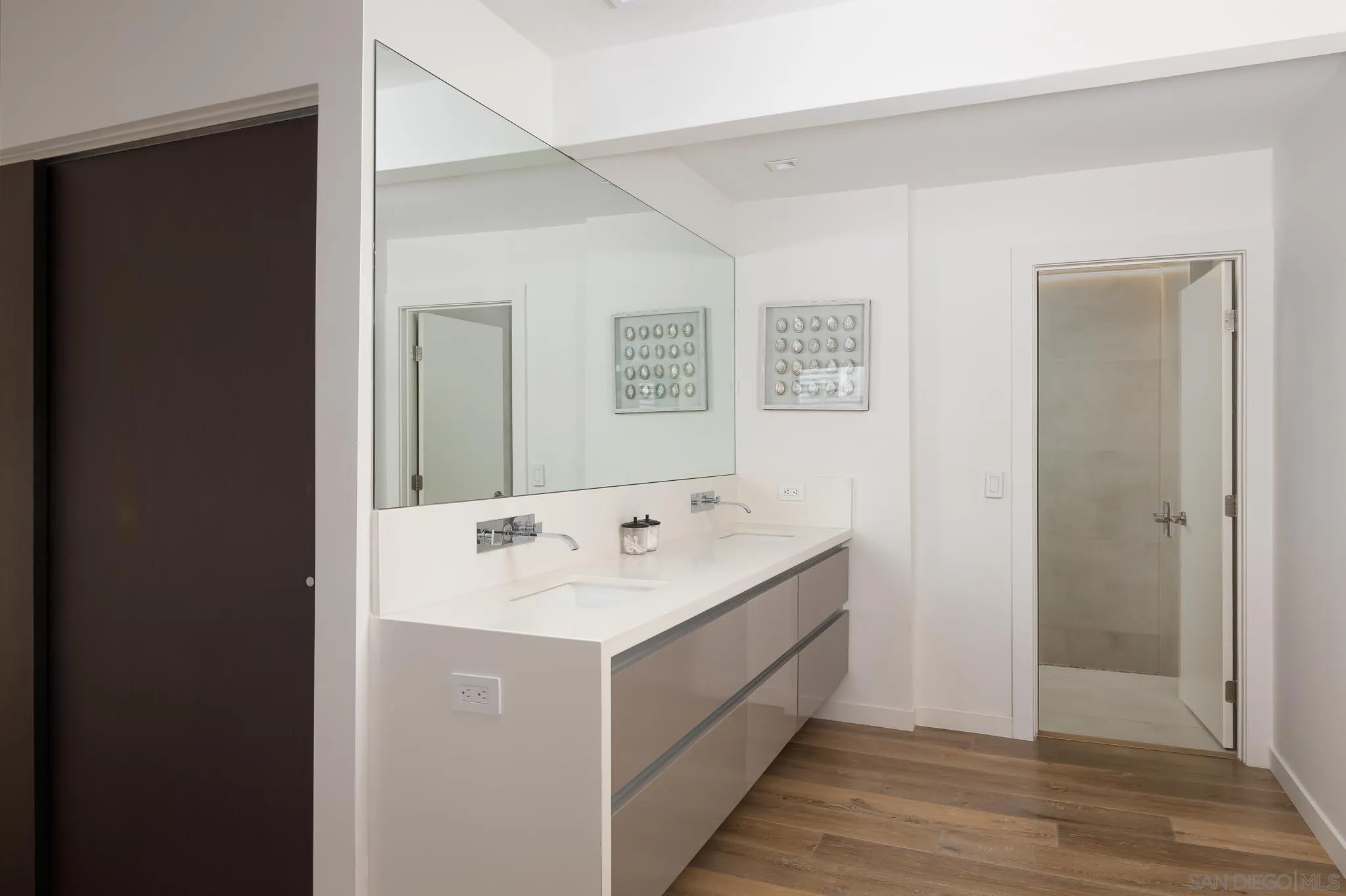 949 Cornish Drive San Diego, CA 92107 - Photo 26 of 28 a utility room with a sink washer and dryer