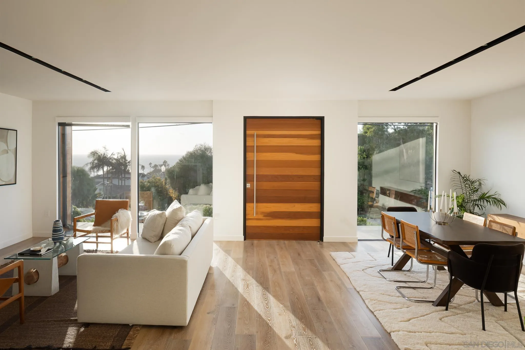 949 Cornish Drive San Diego, CA 92107 - Photo 8 of 28 a living room with furniture and a window