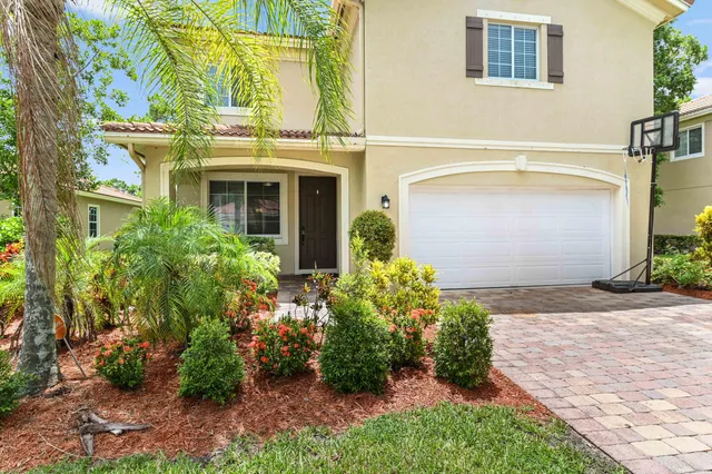 a picture of a wall with a white wall