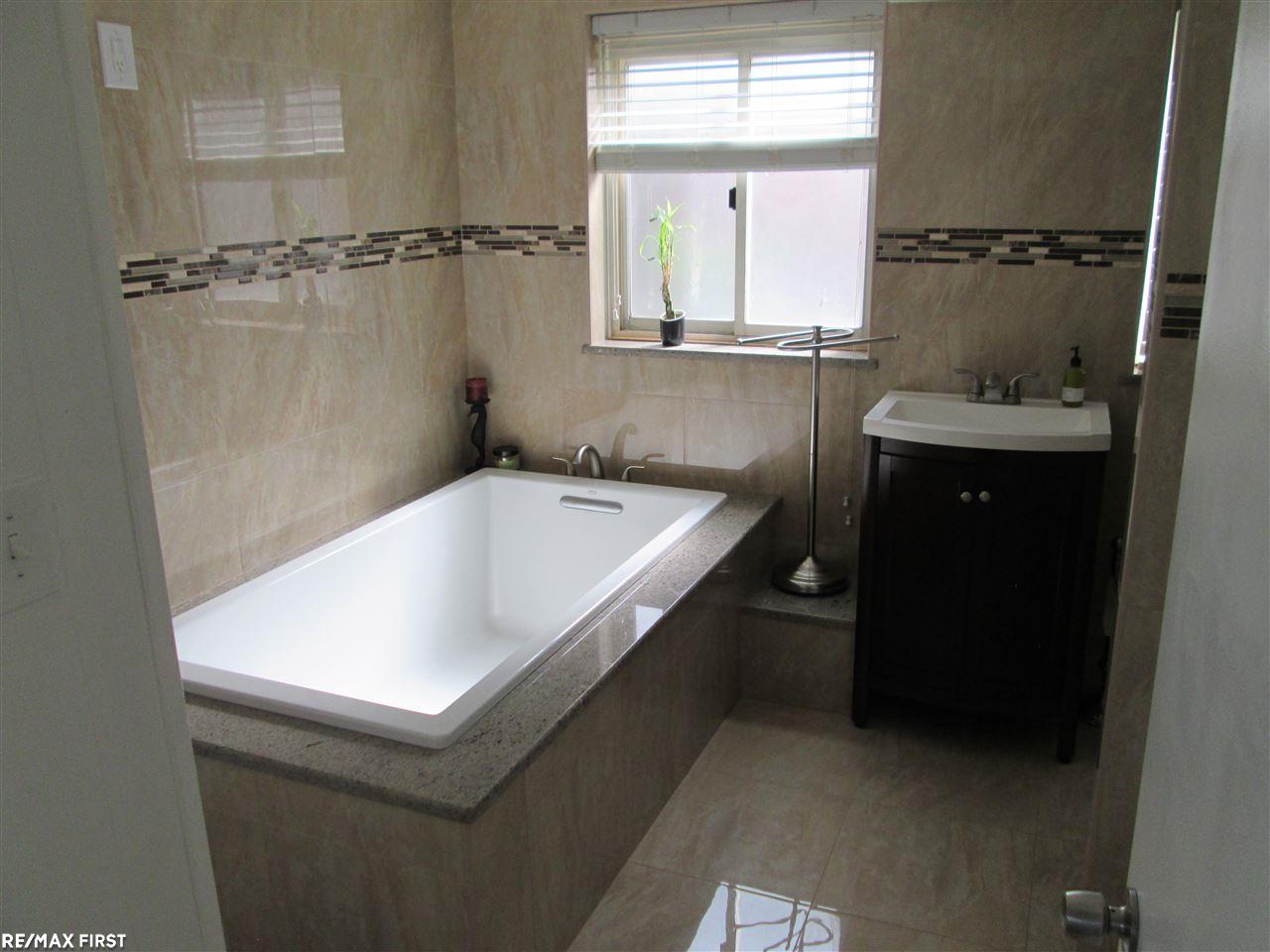 17802 Rainbow Road Fraser, MI 48026 - Photo 19 of 26 50014385-18.JPG