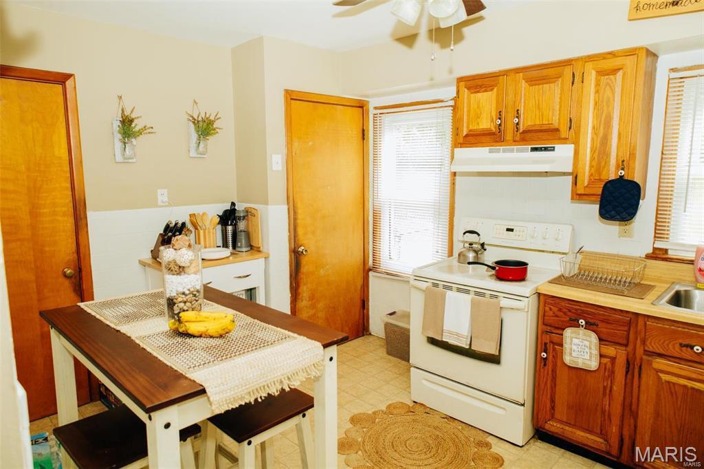 1002 Hutton Place Ferguson, MO 63135 - Photo 9 of 18