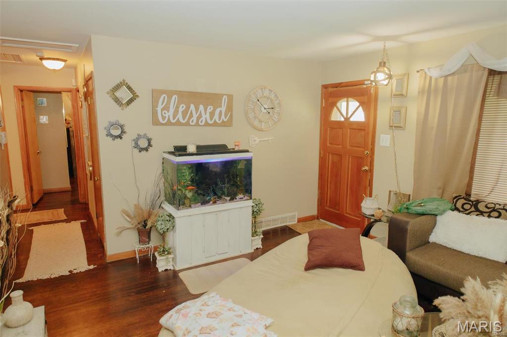 1002 Hutton Place Ferguson, MO 63135 - Photo 10 of 18