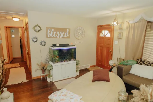 $1,336 | 1002 Hutton Place, Ferguson, MO 63135