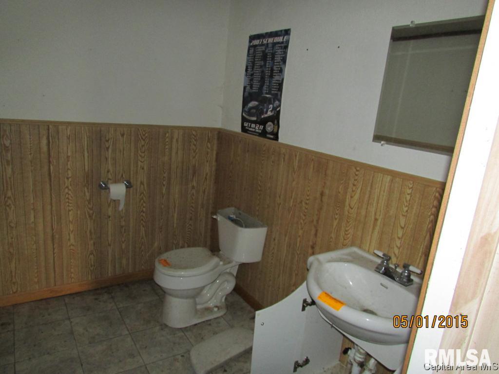 10490 Bell Fountain Road Dawson, IL 62520 - Photo 18 of 20 Gallery Image 18