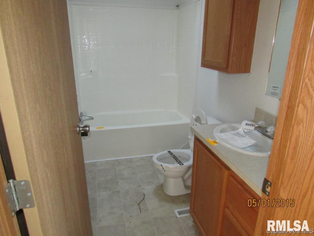 10490 Bell Fountain Road Dawson, IL 62520 - Photo 9 of 20 Gallery Image 9