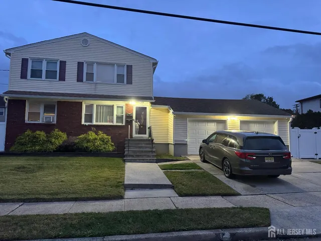 $3,995 | 18 Eulner Street, Unit 1, Sayreville, NJ 08879