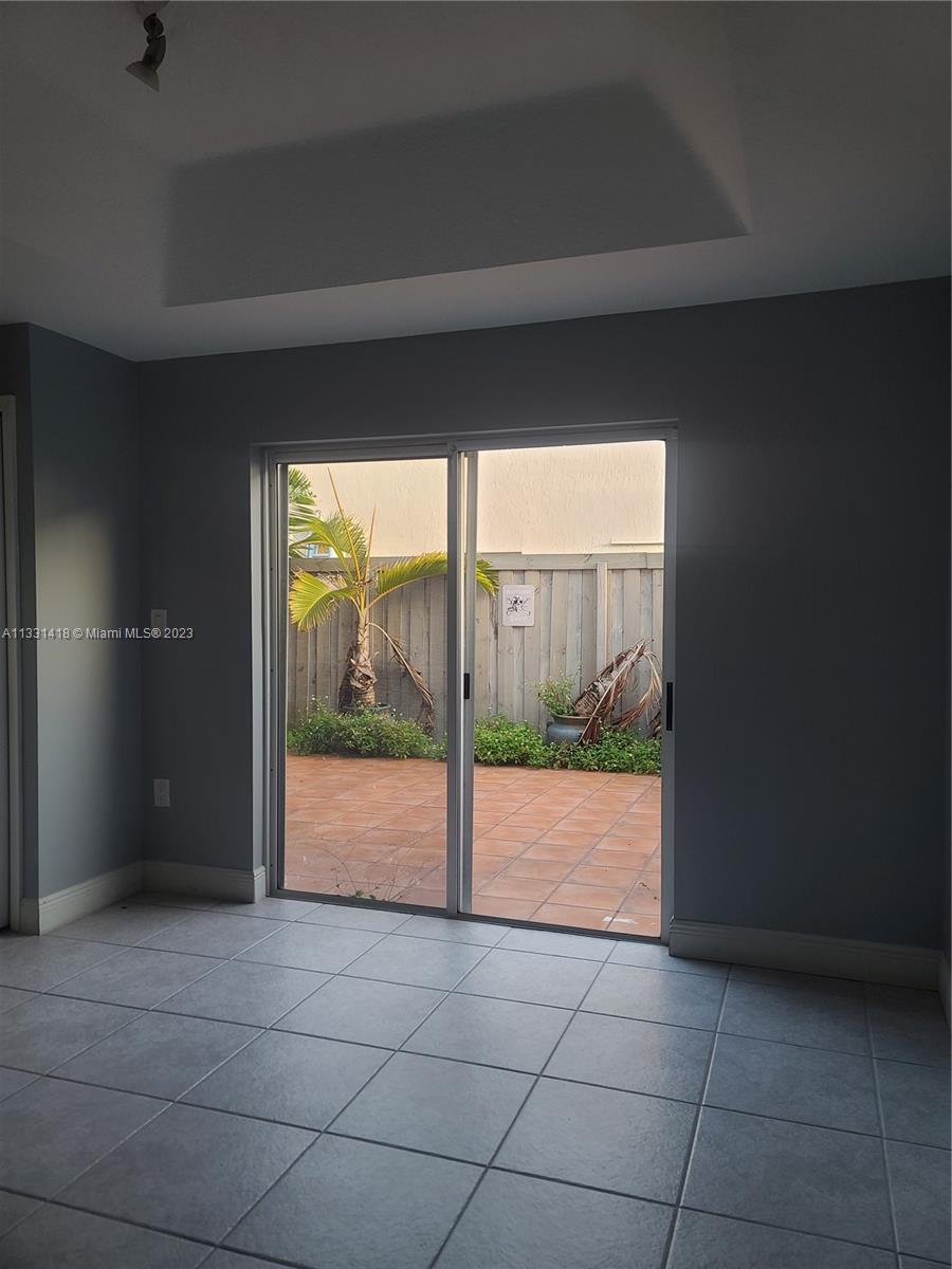 8331 Southwest 124th Avenue, Unit 10414 Miami, FL 33183 - Photo 6 of 12 a view of an empty room and window