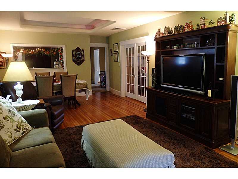 240 Winter Street Woonsocket, RI 02895 - Photo 9 of 25 Living Room.